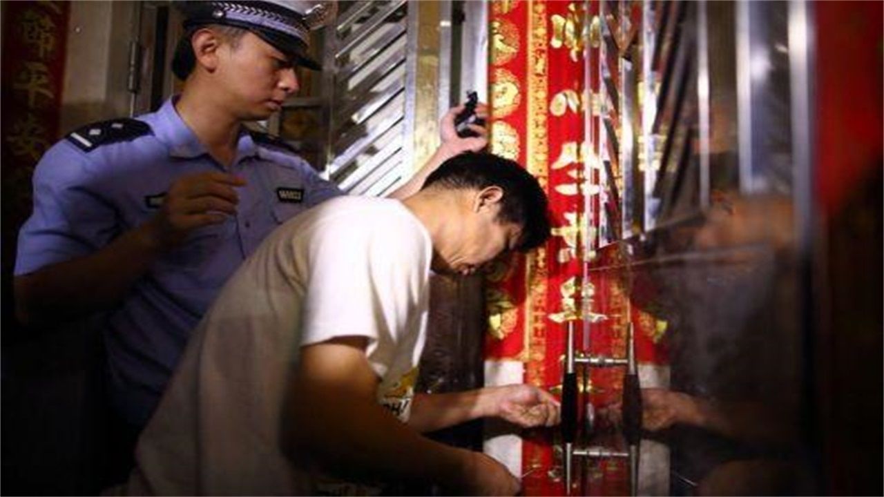 梧州请开锁师傅开了锁后，师傅